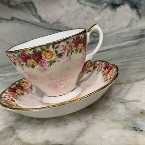 Old country roses Peach Damask
ROVAL ALBERT ®